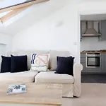 Spacious 3 Bedroom Flat With Terrace